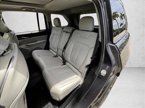 Used 2023 Jeep Grand Cherokee Overland w/ Luxury Tech Group IV RWD image 27
