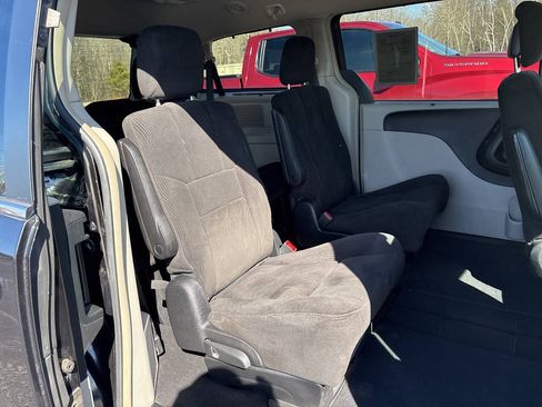 Used 2013 Dodge Grand Caravan Crew w/ Entertainment Group 1 FWD image 9