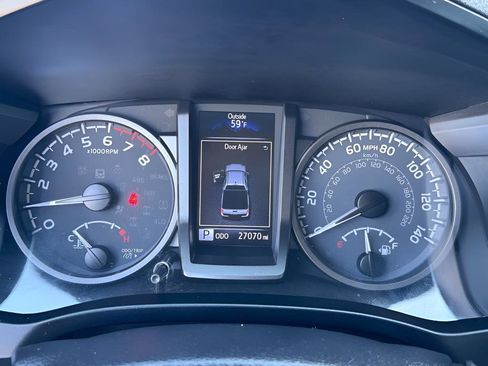 Used 2021 Toyota Tacoma TRD Off-Road w/ Technology Package image 8