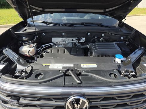 Used 2024 Volkswagen Atlas Cross Sport SEL R-Line AWD/4WD image 29