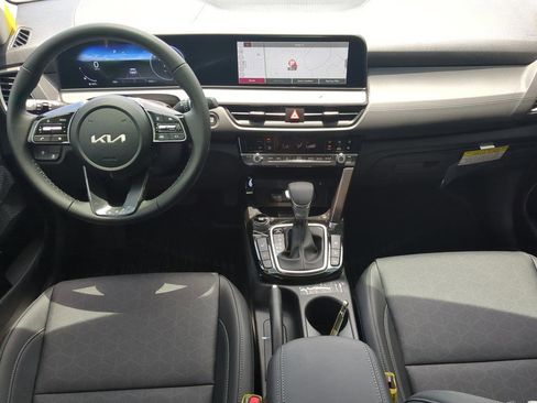 Certified 2025 Kia Seltos EX FWD image 12