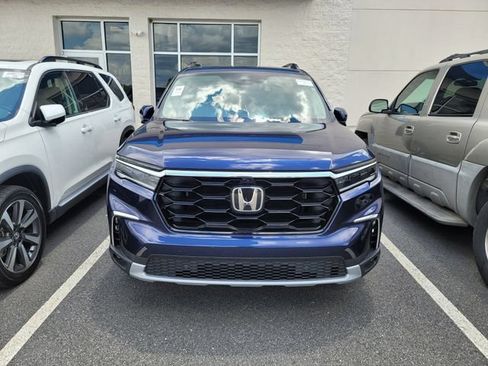 Used 2025 Honda Pilot Elite image 2