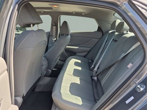 Used 2024 Hyundai Elantra SEL w/ Convenience Package FWD image 17