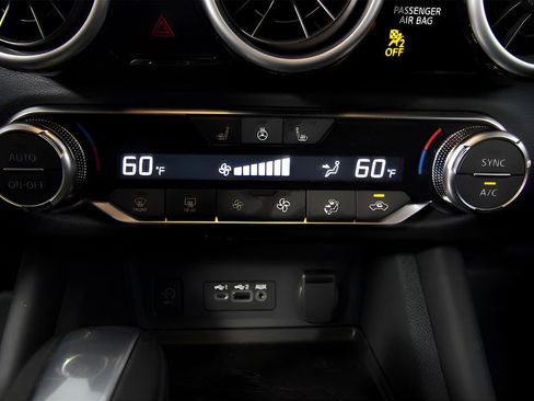 Used 2024 Nissan Sentra SR w/ SR Premium Package image 12