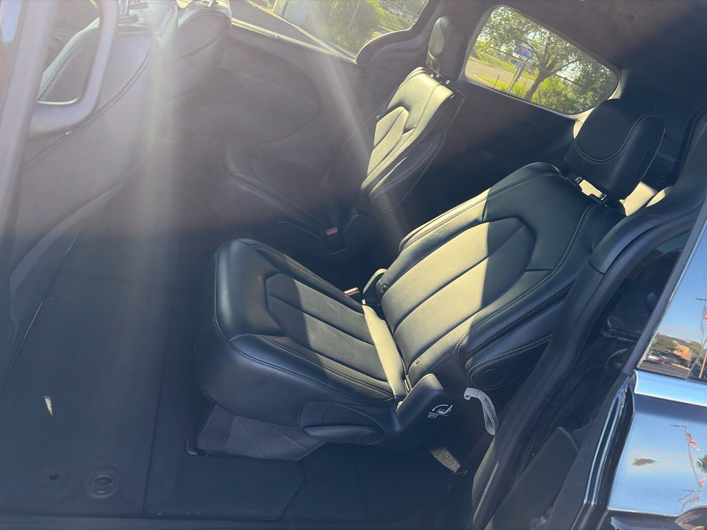 Used 2025 Chrysler Pacifica Select FWD image 10