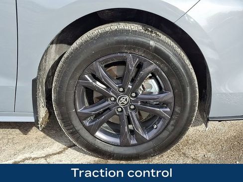 Used 2024 Toyota Sienna XLE Woodland Edition image 11