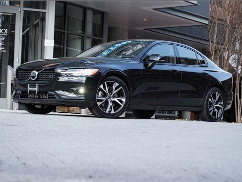 Certified 2025 Volvo S60 B5 Core AWD/4WD image 1