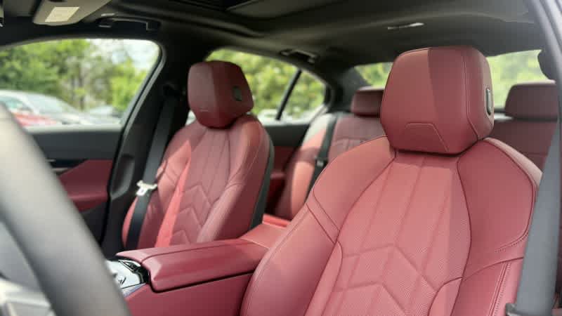 Used 2025 BMW 530i RWD image 12