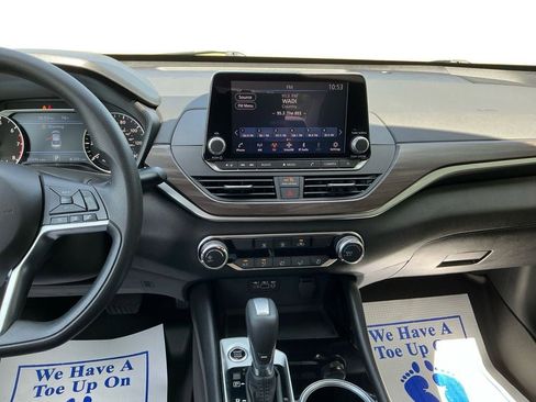 Used 2024 Nissan Altima 2.5 SV FWD image 11