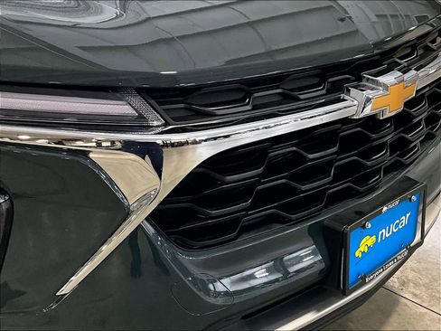 Used 2025 Chevrolet Trax LT w/ Driver Confidence Package FWD image 33