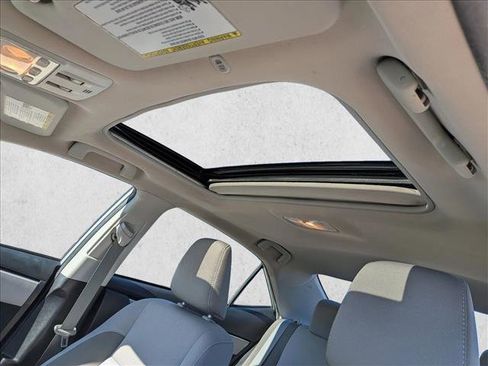 Used 2017 Toyota Corolla LE image 17