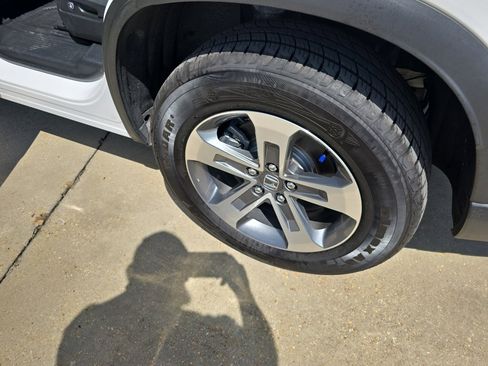 Used 2025 Honda Pilot EX-L image 12