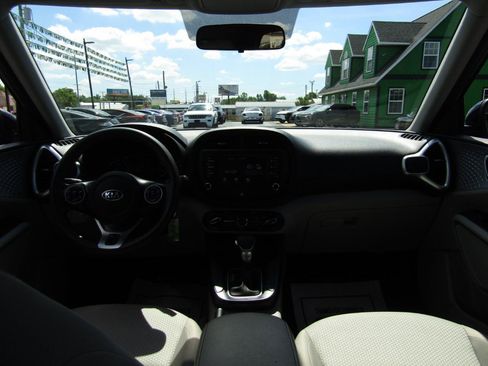 Used 2020 Kia Soul LX FWD image 13