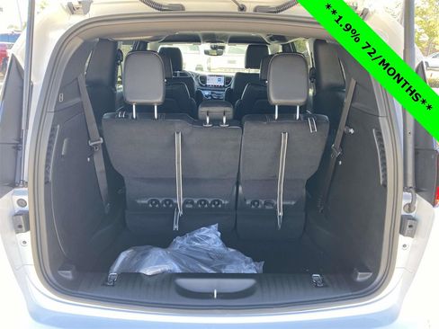 New 2026 Chrysler Pacifica Select image 33