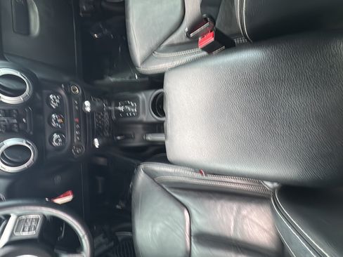 Used 2013 Jeep Wrangler Unlimited Sahara w/ Connectivity Group AWD/4WD image 26