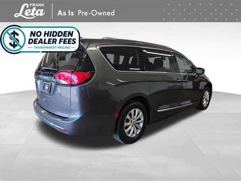 Used 2018 Chrysler Pacifica Touring-L FWD image 6
