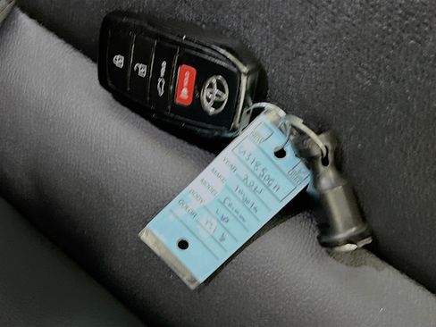 Used 2025 Toyota Camry SE w/ Convenience Package FWD image 36