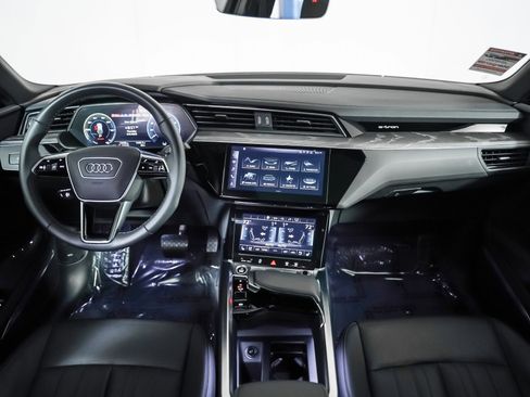 Used 2024 Audi Q8 e-tron Premium Plus w/ Premium Plus Package image 9