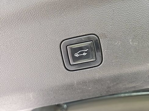 Used 2023 GMC Yukon XL SLT AWD/4WD image 38