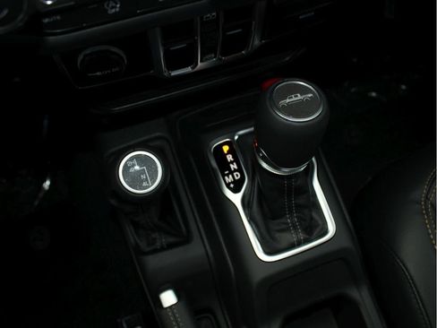 New 2025 Jeep Gladiator Sport image 19