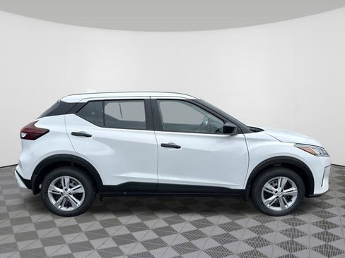 Used 2025 Nissan Kicks Play S w/ Interior Electronics Package image 5