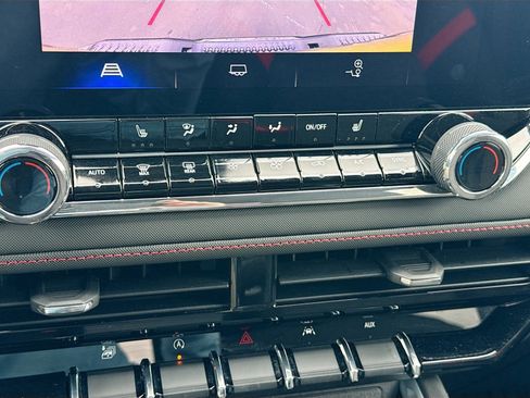 Used 2023 Chevrolet Colorado Z71 w/ Z71 Convenience Package 2 image 15