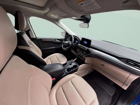 Used 2022 Ford Escape Titanium w/ Class II Trailer Tow Package image 11