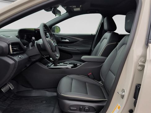 New 2026 Buick Envista Sport Touring w/ Studio Series FWD image 21