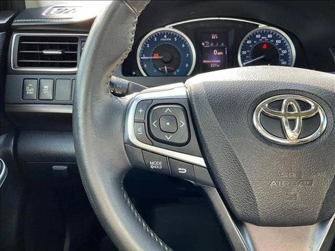 Used 2017 Toyota Camry XLE FWD image 16
