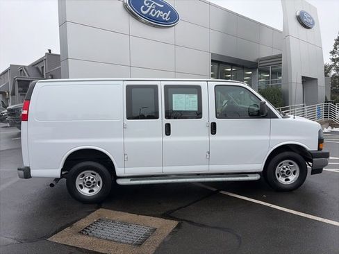 Used 2024 GMC Savana 2500 w/ Driver Convenience Package image 8