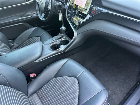 Used 2021 Toyota Camry SE FWD image 16
