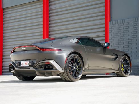 Used 2019 Aston Martin V8 Vantage Coupe image 2