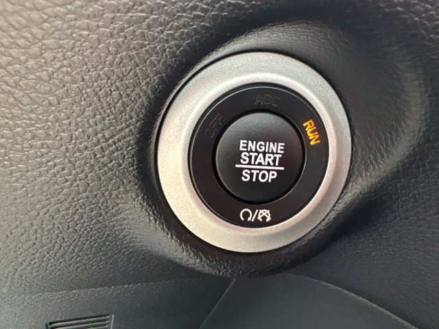 Used 2025 Chrysler Pacifica Select FWD image 23