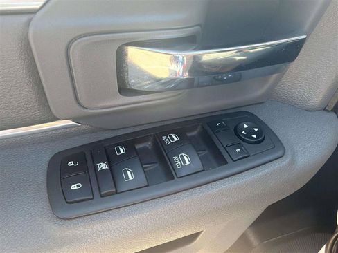 Used 2017 RAM 1500 Classic SLT AWD/4WD image 38