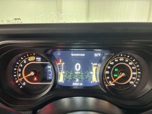 Used 2024 Jeep Wrangler Unlimited Sahara AWD/4WD image 12