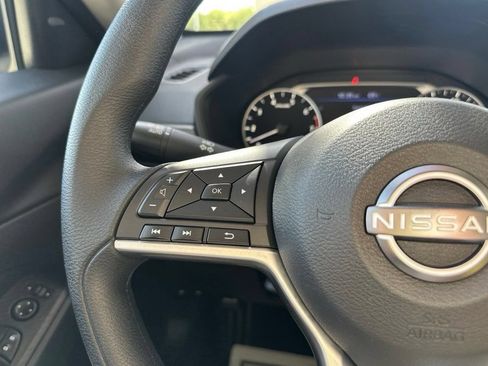 Used 2025 Nissan Altima 2.5 SV FWD image 15