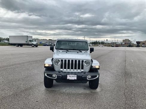 Used 2022 Jeep Gladiator Overland w/ Cold Weather Group AWD/4WD image 11