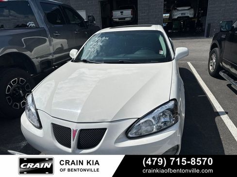 Used 2007 Pontiac Grand Prix GT w/ Premium Package FWD image 2
