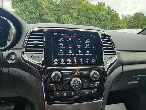 Used 2022 Jeep Grand Cherokee Laredo X AWD/4WD image 17