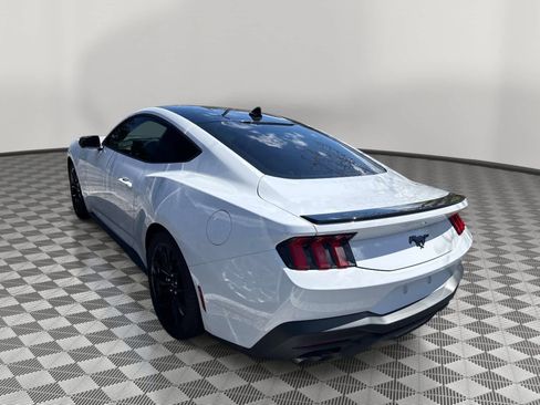 Used 2025 Ford Mustang Coupe image 3