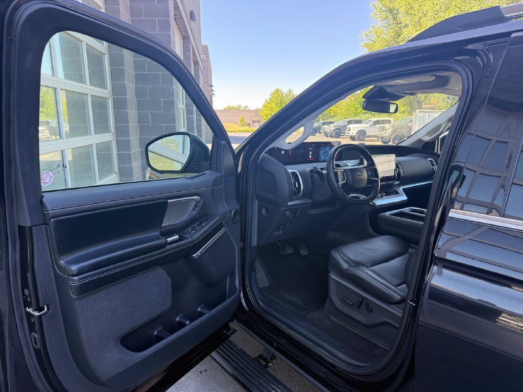 Used 2025 Ford Expedition Platinum AWD/4WD image 18
