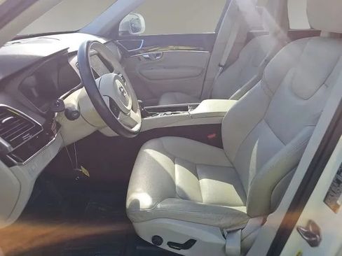 Used 2017 Volvo XC90 T6 Momentum w/ Vision Package AWD/4WD image 4