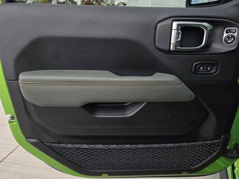 New 2025 Jeep Gladiator Mojave image 16