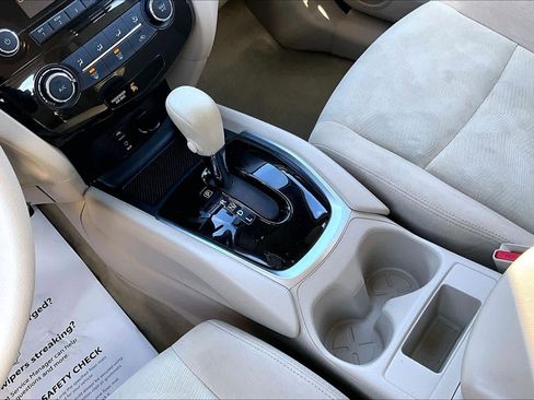 Used 2015 Nissan Rogue S image 15