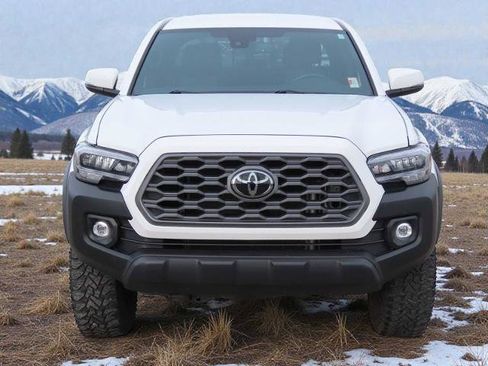 Used 2022 Toyota Tacoma TRD Off-Road image 9