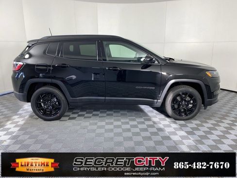 New 2026 Jeep Compass Latitude image 8