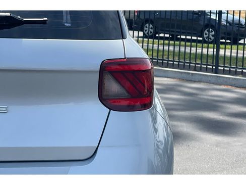 Used 2021 Hyundai Venue SE FWD image 44