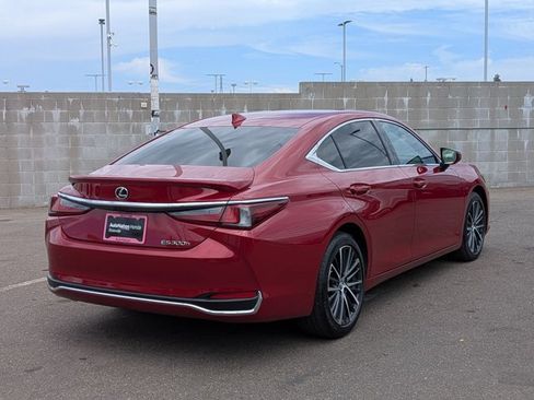 Used 2025 Lexus ES 300h w/ Premium Package FWD image 5