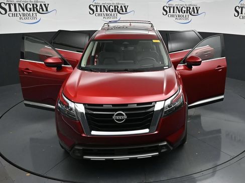 Used 2025 Nissan Pathfinder Platinum w/ Cargo Package FWD image 34