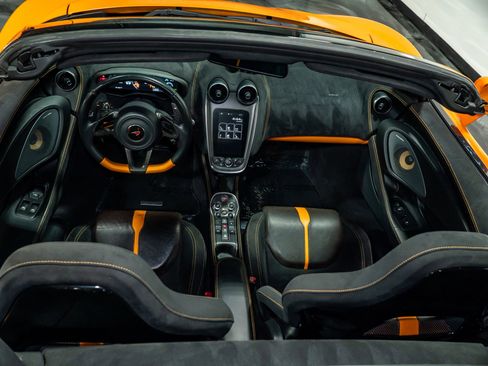 Used 2018 McLaren 570S Spider image 36